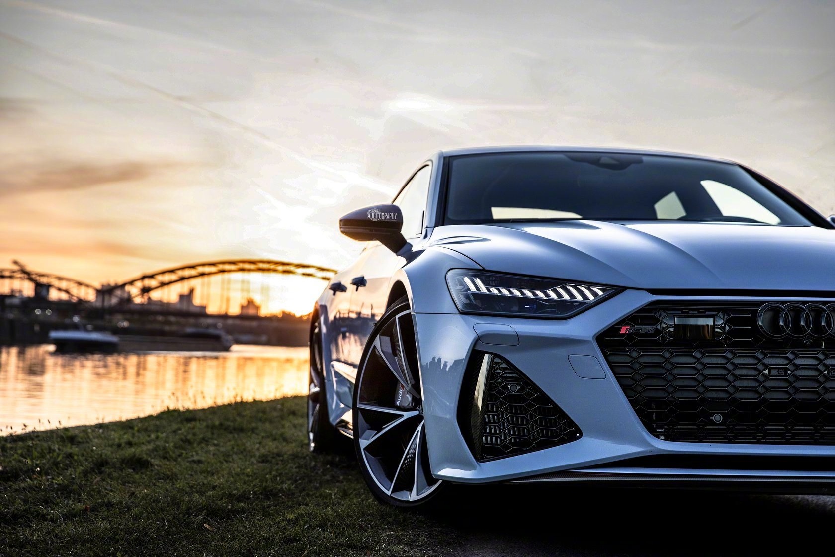 白色的新西装暴徒 奥迪RS7 软件零售解析